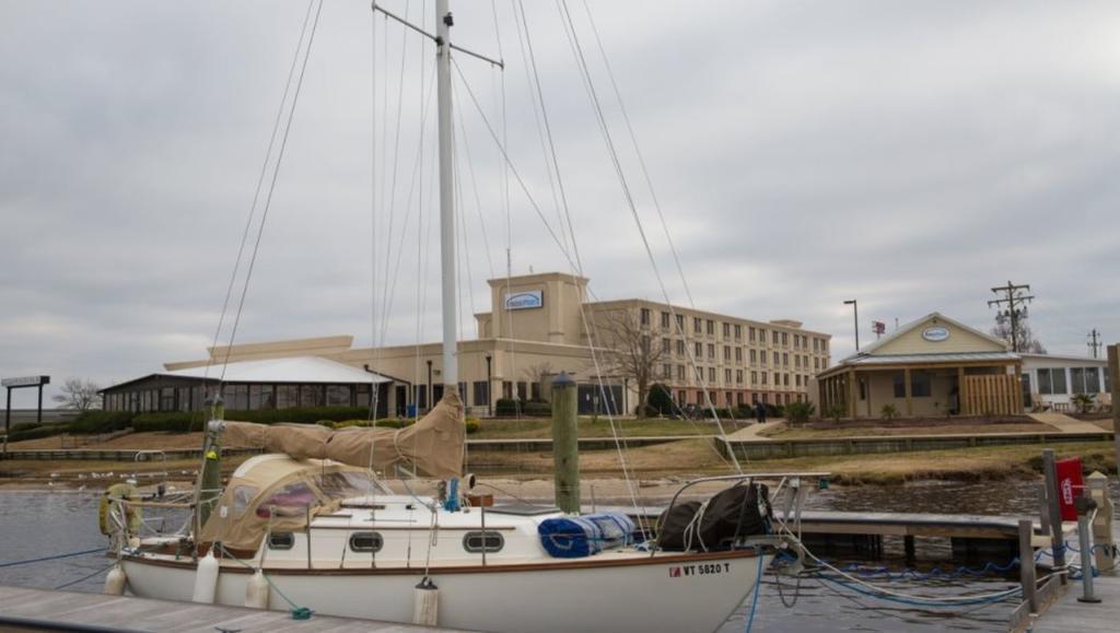 Bridgepointe Hotel & Marina Нью-Берн Екстер'єр фото